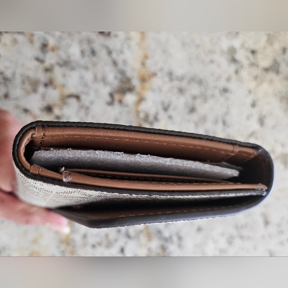 Michael Kors Jet Set Trifold LG wallet - Picture 8 of 9